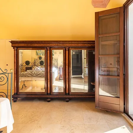 Palazzo Insula Oda ve Kahvaltı