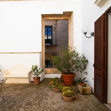 Palazzo Insula 3*