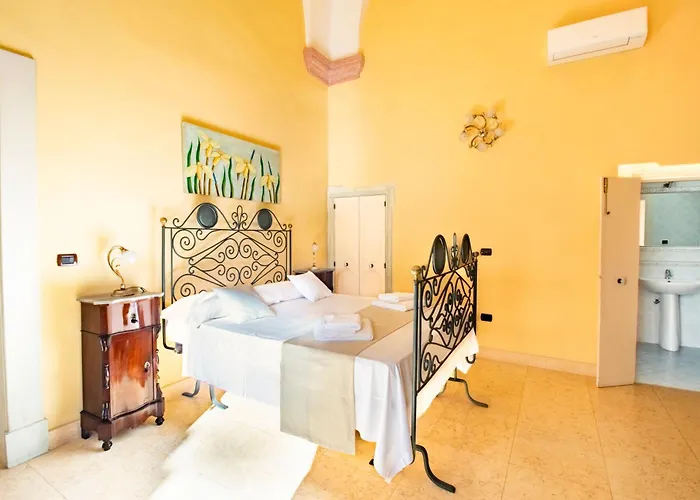 Palazzo Insula Bed & Breakfast 3*